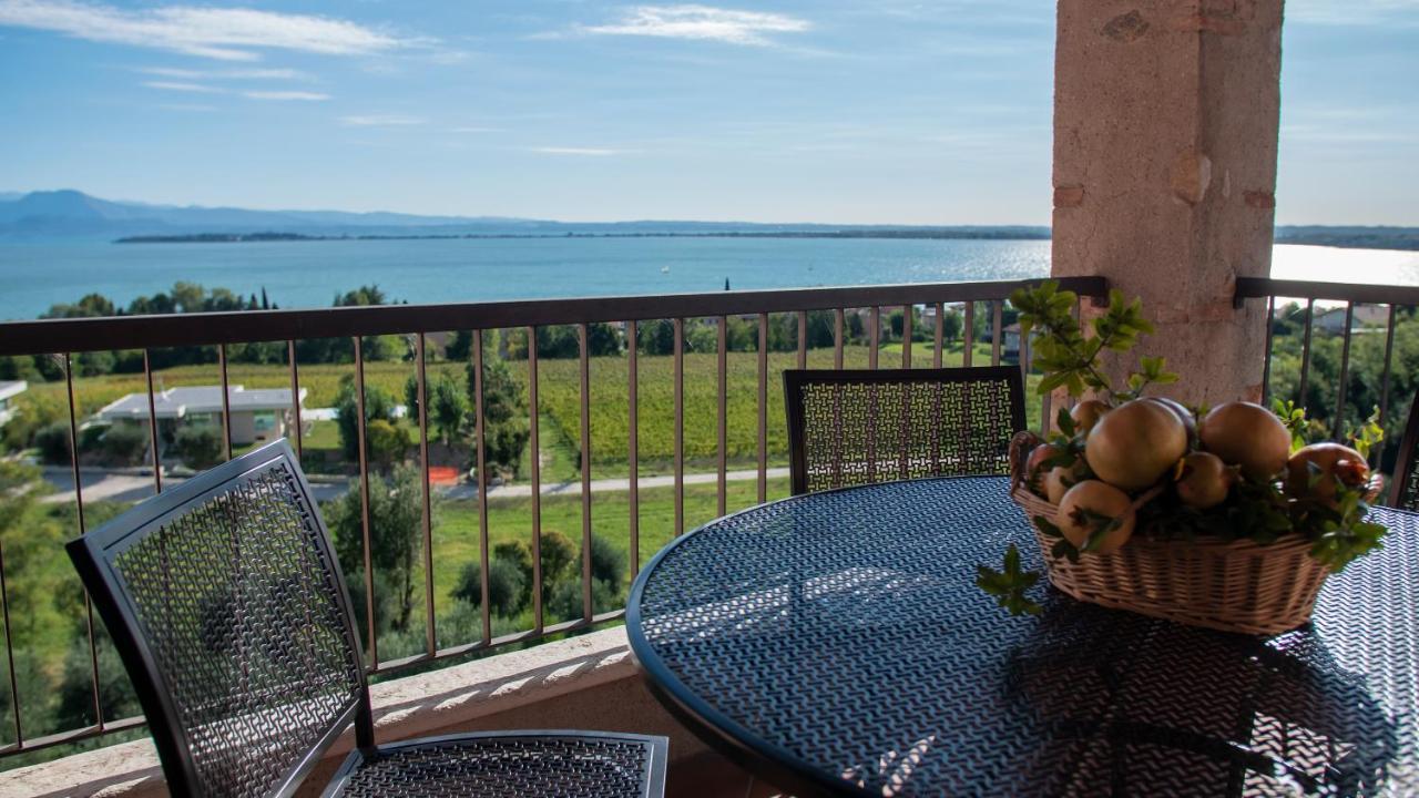 Castello Belvedere Apartments เดเซนซาโนเดลการ์ดา ภายนอก รูปภาพ