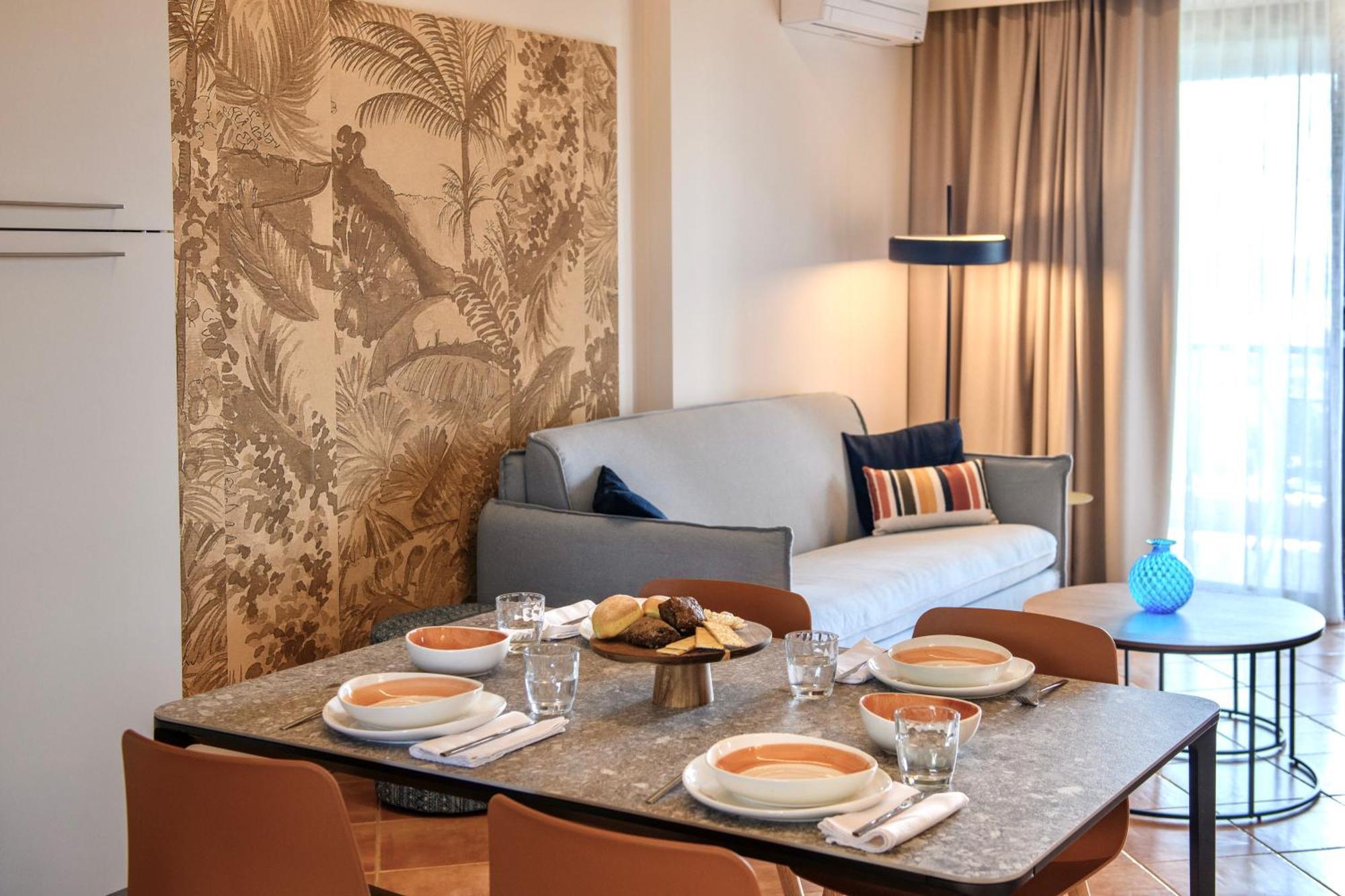 Castello Belvedere Apartments เดเซนซาโนเดลการ์ดา ภายนอก รูปภาพ