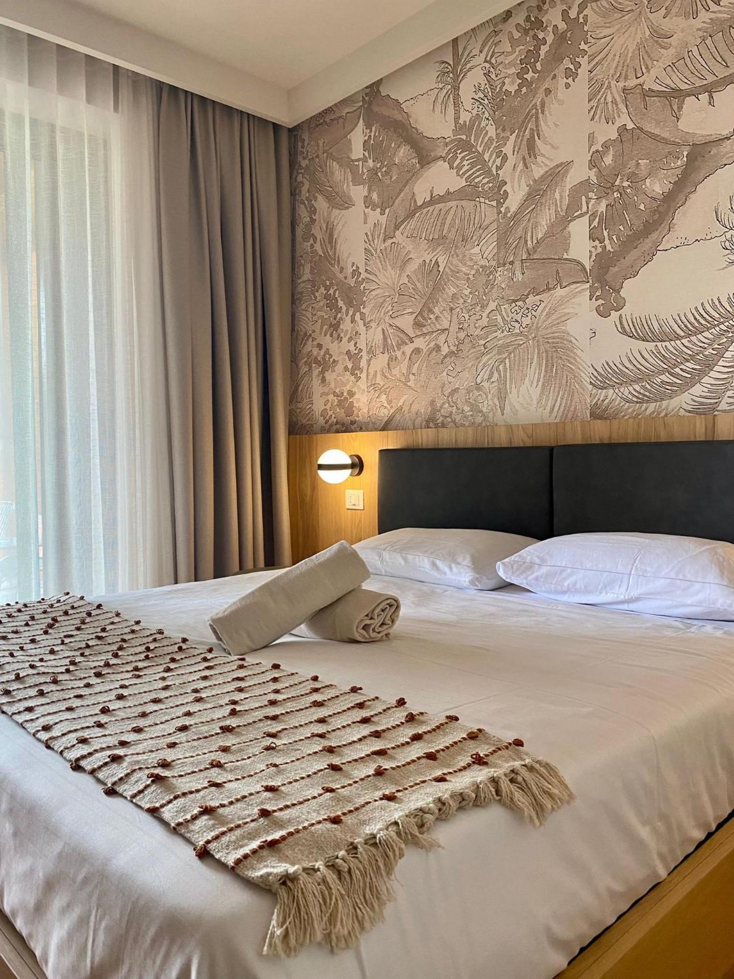 Castello Belvedere Apartments เดเซนซาโนเดลการ์ดา ภายนอก รูปภาพ