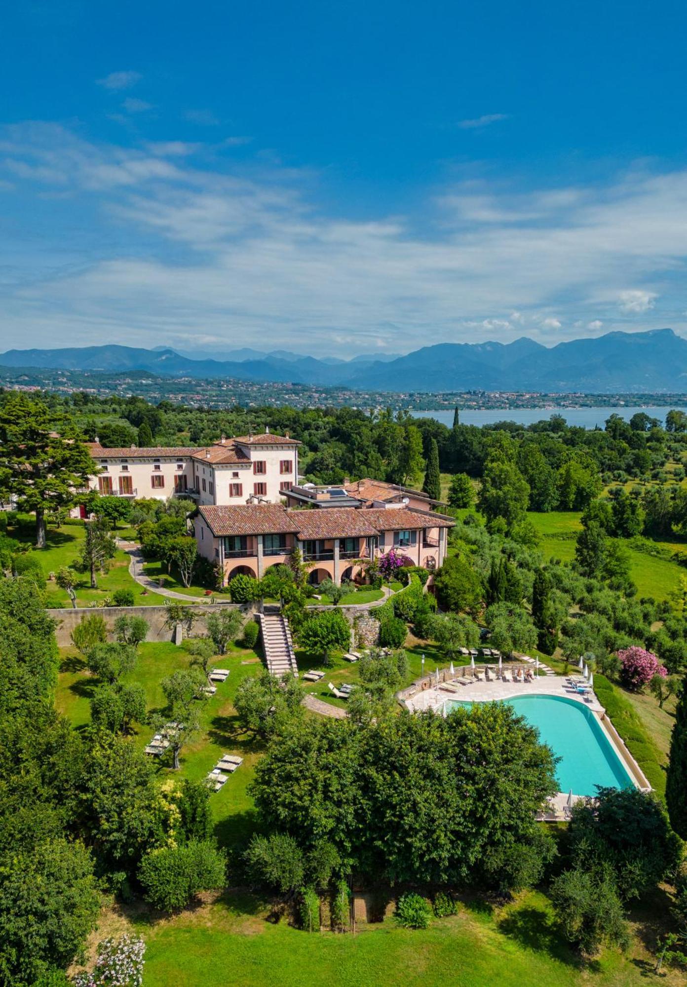 Castello Belvedere Apartments เดเซนซาโนเดลการ์ดา ภายนอก รูปภาพ