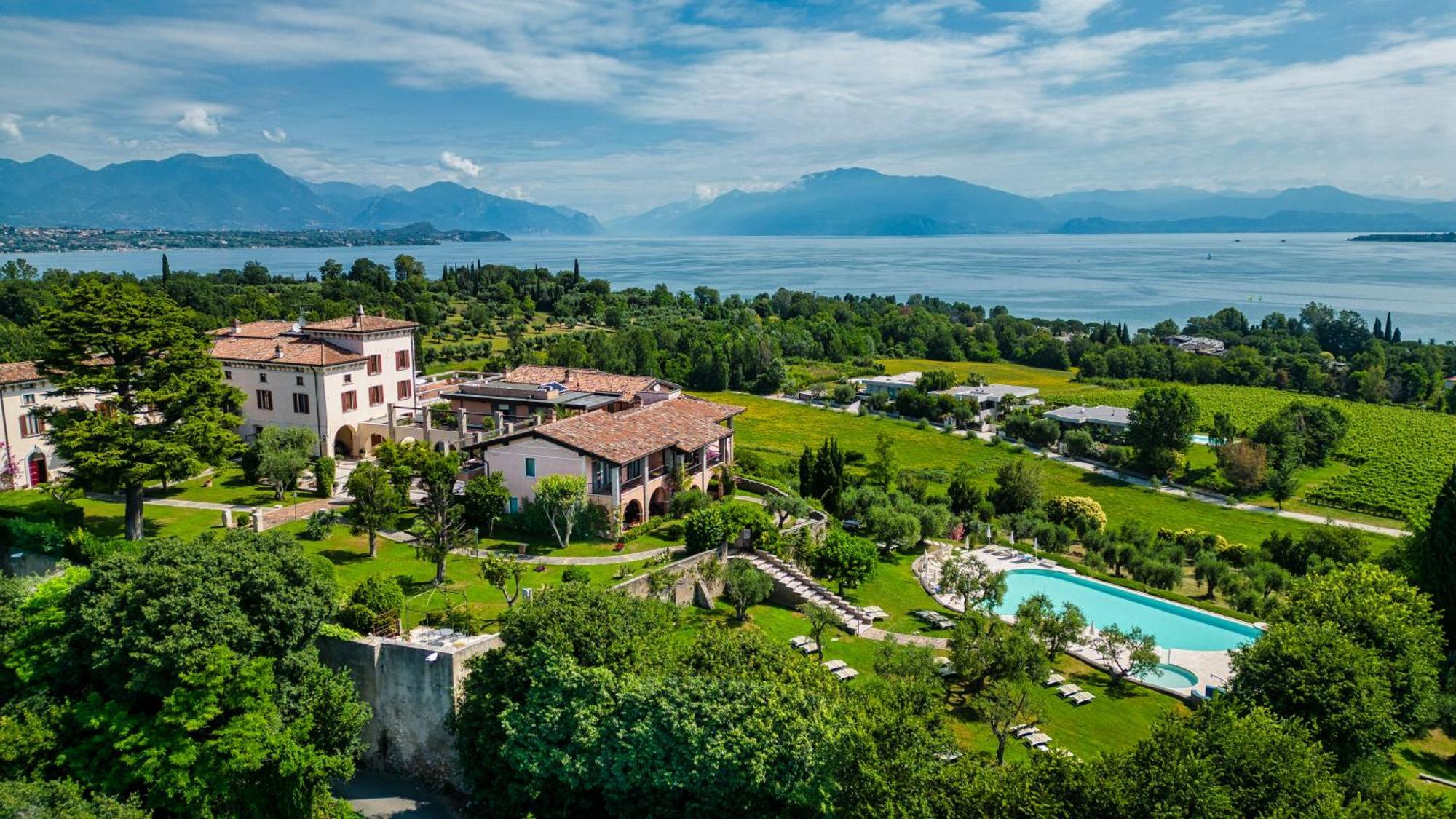 Castello Belvedere Apartments เดเซนซาโนเดลการ์ดา ภายนอก รูปภาพ